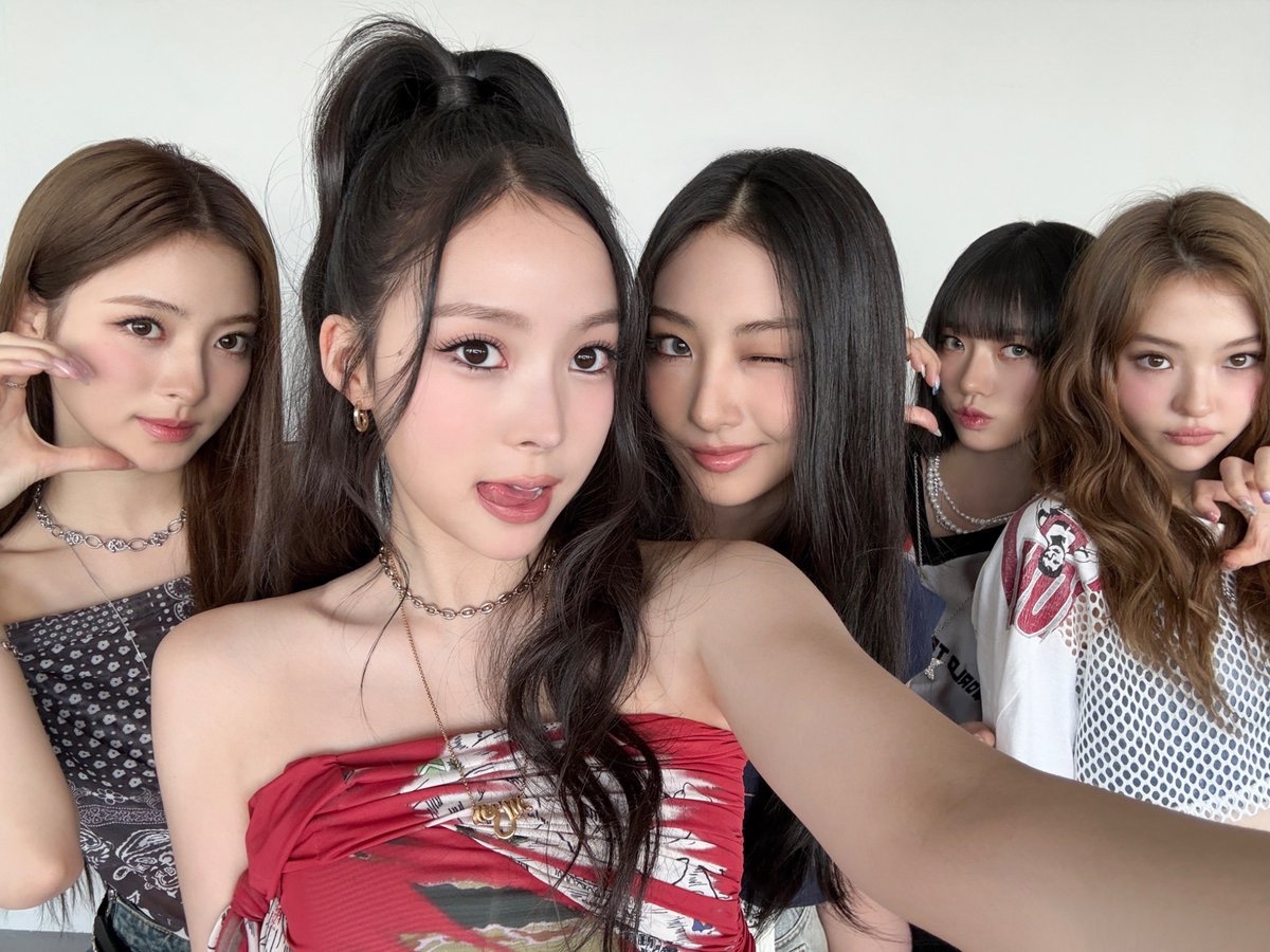 [📸] 250606 #MENOVV

MBC M 주간 아이돌 🐈‍⬛🐈‍⬛🐈‍⬛🐈‍⬛🐈‍⬛

#MEOVV #미야오 
#MYEYESOPENVVIDE
#THEBLACKLABEL #더블랙레이블