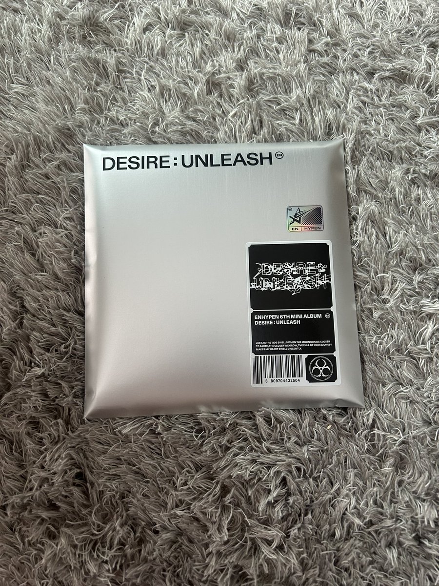 j_j_likeit's tweet photo. ENHYPEN DESIRE：UNLEASH トレカ交換

譲) 写真のトレカ
　　ENGENE ver（ヒスン）

求) ジェイク　ジョンウォン
　　ENGENE ver（ジェイク）

郵送希望です！
お気軽にお声掛けください🥲

#ENHYPEN交換 https://t.co/Qo8o5Zgt3J
