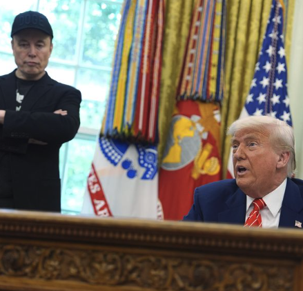 Elon Musk says Trump ‘is in the Epstein files’

trib.al/08fMNtk
