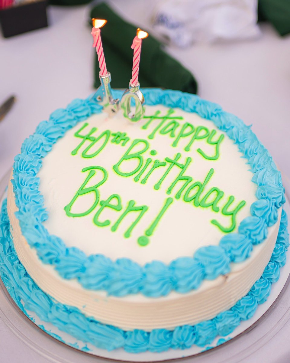 BenAshleyWV's tweet image. 🎂💙 So thankful for my wife, my family, and my friends who came out to celebrate my 40th Birthday this week. Just as I’m sure most 40 year olds do, we had such a fun time celebrating with ice cream cake and a bouncy house!! 🙃
And thank you so much to everyone who sent a…