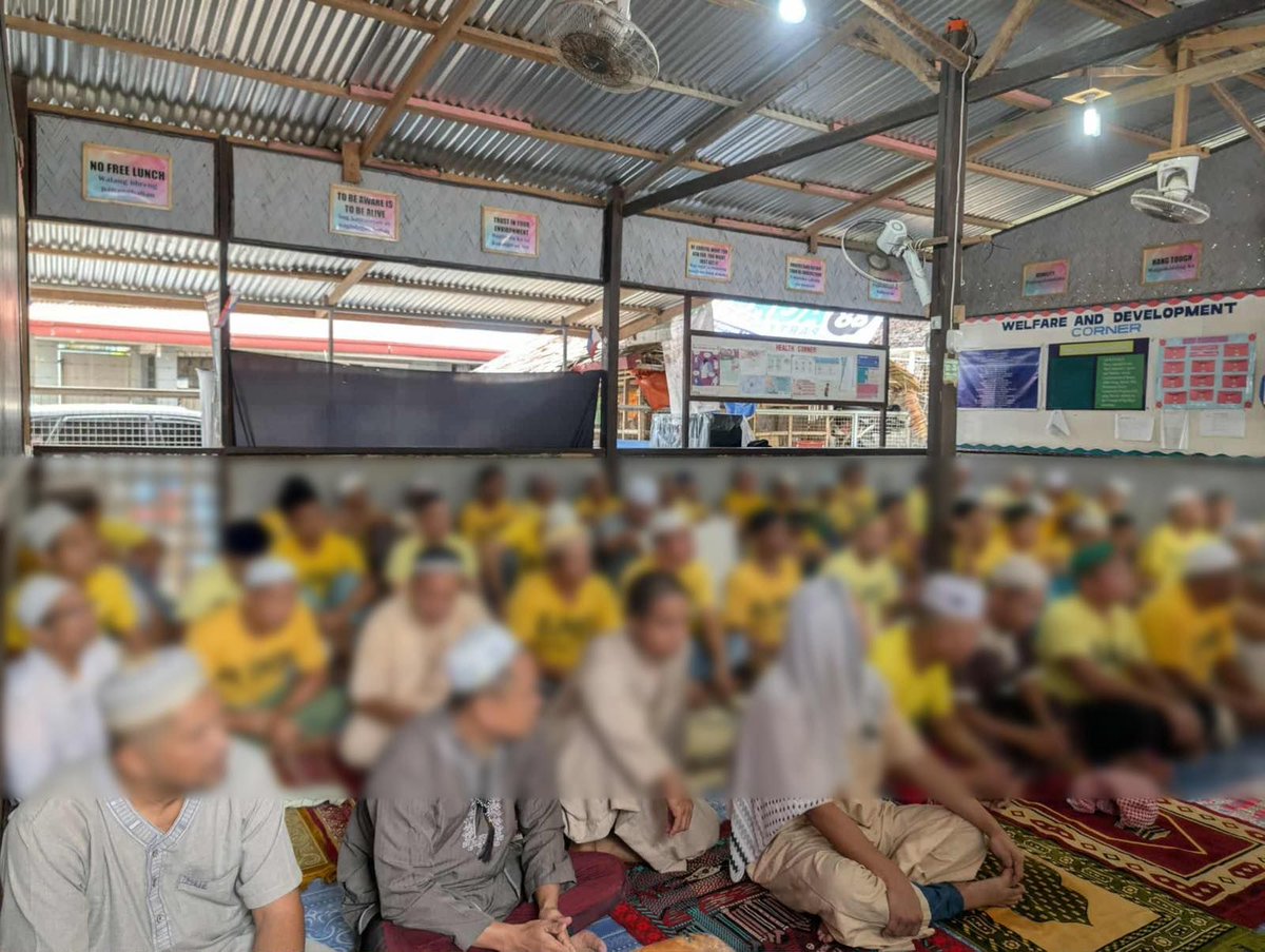 radyopilipinas1's tweet photo. Selamat Hari Raya Haji 🕌✨

Sa isang makulay at taimtim na pagdiriwang ng Eid al-Adha, nagsama-sama ang mga Muslim na Persons Deprived of Liberty (PDLs) sa BJMP Brooke’s Point District Jail sa Palawan upang ipagdiwang ang Kapistahan ng Pag-aalay ng Sakripisyo.

Ayon kay Jail Officer 3 Joefrie Anglo, ang Information Officer ng BJMP MIMAROPA, “Ang selebrasyong ito ay patunay ng patuloy na paggalang sa kalayaan sa relihiyon at espiritwal na pag-unlad ng mga Muslim na PDLs.” Binibigyang-diin nito ang dedikasyon ng BJMP sa pagpapahalaga sa mga karapatan at espiritwal na kalagayan ng bawat isa sa kanilang pangangalaga.

Pinangunahan ng isang Ustadz mula sa National Commission on Muslim Filipinos (NCMF) – Palawan, ang programa ay naglalaman ng mga tradisyunal na dasal at isang masayang salo-salo na ginanap sa Multipurpose Activity Area ng pasilidad. Ang pagtitipon na ito ay hindi lamang nagbigay galang sa relihiyosong kahalagahan ng okasyon kundi nagpatibay din ng diwa ng pagkakaisa at komunidad sa mga PDLs. | via Jaymark Dagala 

Courtesy of JO3 Joefrie Anglo, IO-BJMP MIMAROPA 

#RP1News 
#RadyoPilipinas 
#RadyoPubliko