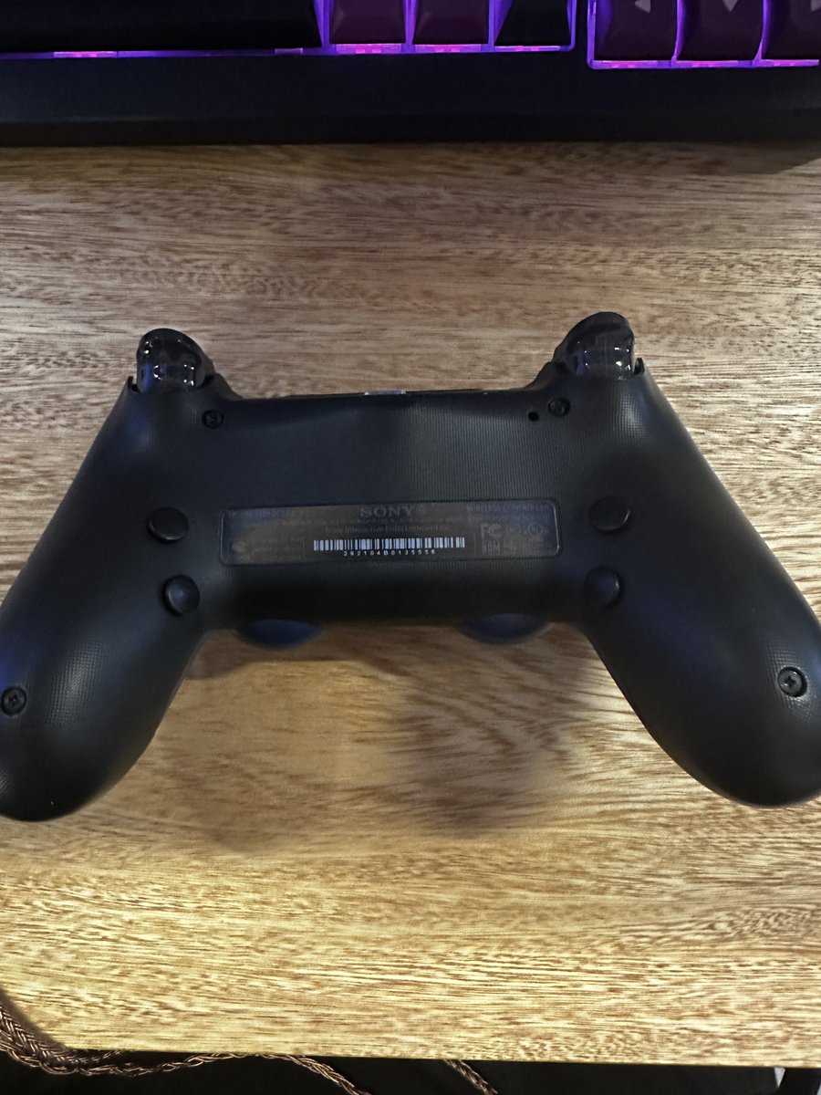 Today I received my new BattleBeaver controller with the Magneto sticks, and it’s absolutely insane how precise they are when it comes to correcting aim. Four back buttons so I never have to take my thumbs off the sticks — huge thanks to <a href="/BattleBeaver/">Battle Beaver</a> for sending my controller so
