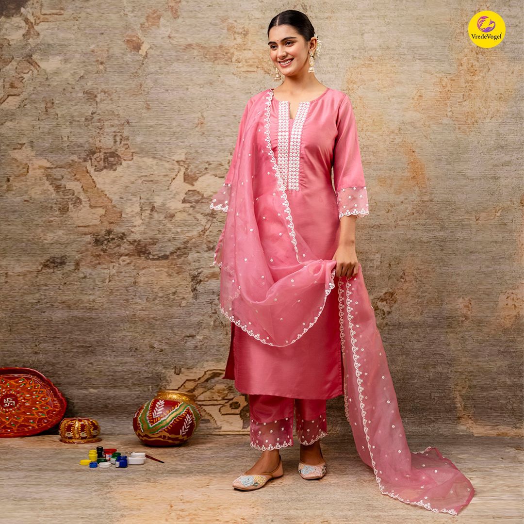 VredeVogel's tweet photo. Crafted Luxury, Worn Lightly.

💛 Available now in limited stock.

🛒 Shop the link in bio.

for more inquiry: +91 9537207494

#VredeVogel #EthnicElegance #SilkKurtaSet #FestiveFashion #DiwaliOutfit #EthnicWear #StyleWithVredeVogel #FestiveFashion #MaroonMagic #EthnicElegance https://t.co/LRQ8XSkaMc