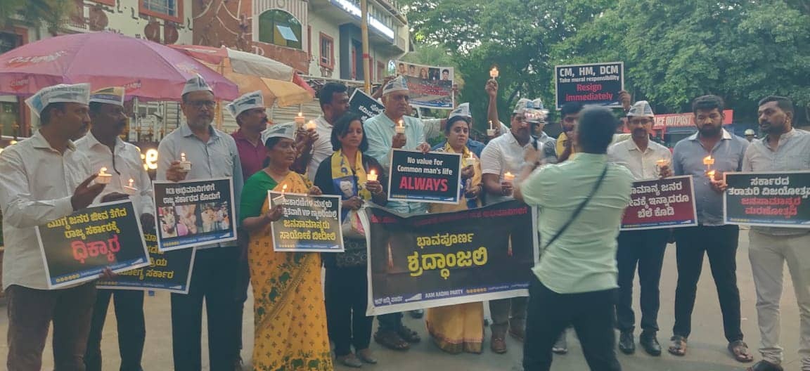 shivdomlur's tweet image. GOK continues to make scapegoats of the police department.This is yet another eg of the government's misplaced priorities. Citizens must raise voices against this injustice.This is injustice
Whose responsibility?
#support #RCB
@aapkaprithvi
@AAPBangalore @DeccanHerald