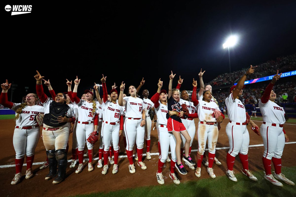 Got the DUB 👏

#WCWS x <a href="/TexasTechSB/">Texas Tech Softball</a>