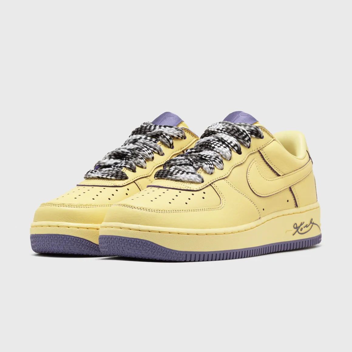 JustFreshKicks's tweet photo. Releasing at 3AM EST 🌼🐍
Kobe Bryant x Nike Air Force 1 Low
=> https://t.co/JHu3dhWe9Y https://t.co/mgmzhU07hN