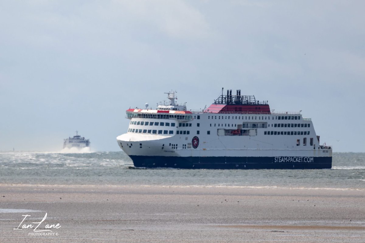 Manxman arriving at Heysham port as Manannan powers up for her crossing back to Douglas 5th June 2025

Photo: Ian Lane Photography 

 #shipphotography #Ship #morecambebay #heysham #Port #isleofman #roadracing #Douglas #TT2025 #isleofmantt #Roroshipping #ferry #irishsea #Manxman