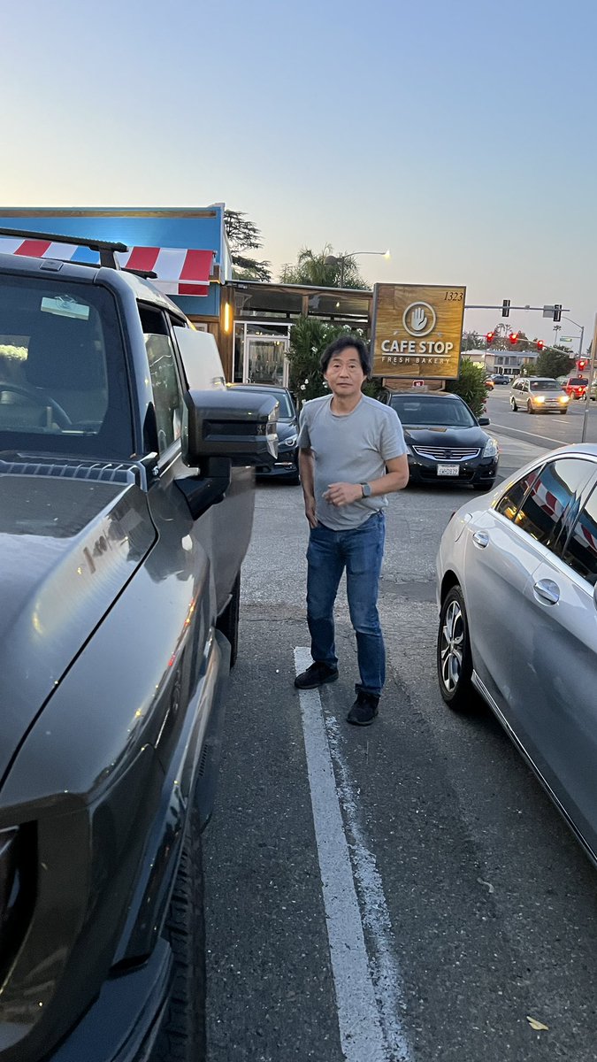 violentbloom's tweet image. Asshole in a disabled spot at falafel stop. @SunnyvaleDPS dealer plate :(