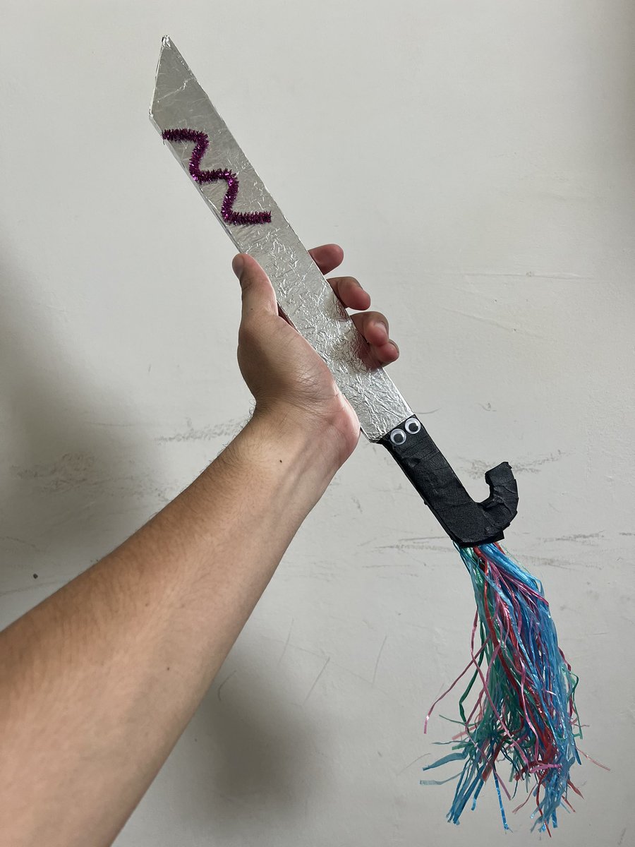 moonsyi's tweet image. Sooo projek pendidikan seni anak aku kali ni kena buat parang. Submit gambar kat Google Classroom. Patut kah aku mintak dia posing gaya Danny Trejo?

“Machete don’t text.”

 #machete