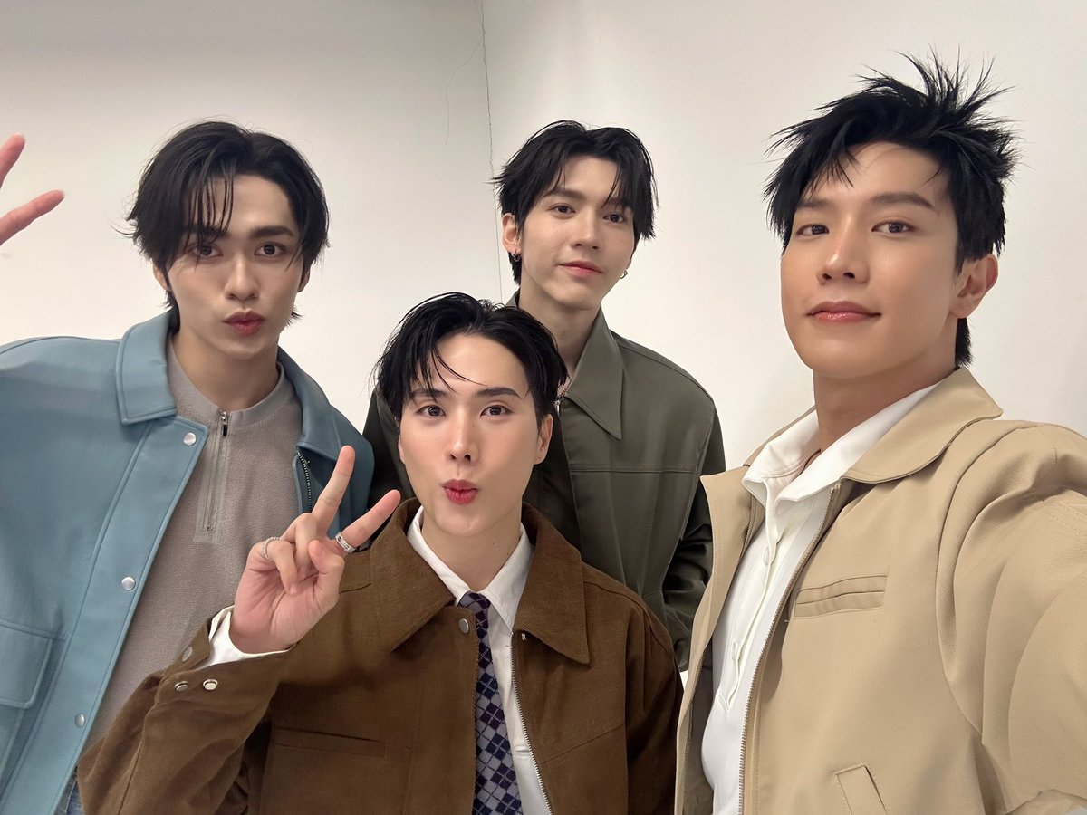 อรุณสวัสดิ์เช้าวันศุกร์ #MemoirOfRati ✨

วันนี้มาส่งกำลังใจให้ ‘เกรท, อิน, อู๋, บูม’ ในการเดินสายโปรโมทซีรีส์ ‘จาฤกรติชา Memoir Of Rati’ กันด้วยน้า

📍 แล้วเจอกันใน LIVE GMMTV เวลา 12:30 น.