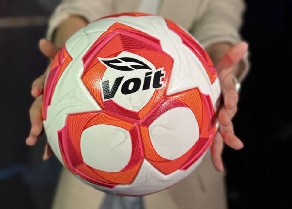 AlejandroGomezA's tweet photo. Me gusta el balón de la Liga Mx. Es claro que no todo está mal, por más que algunos lo quieran ver así. #aereus https://t.co/VnPCHqCX4F