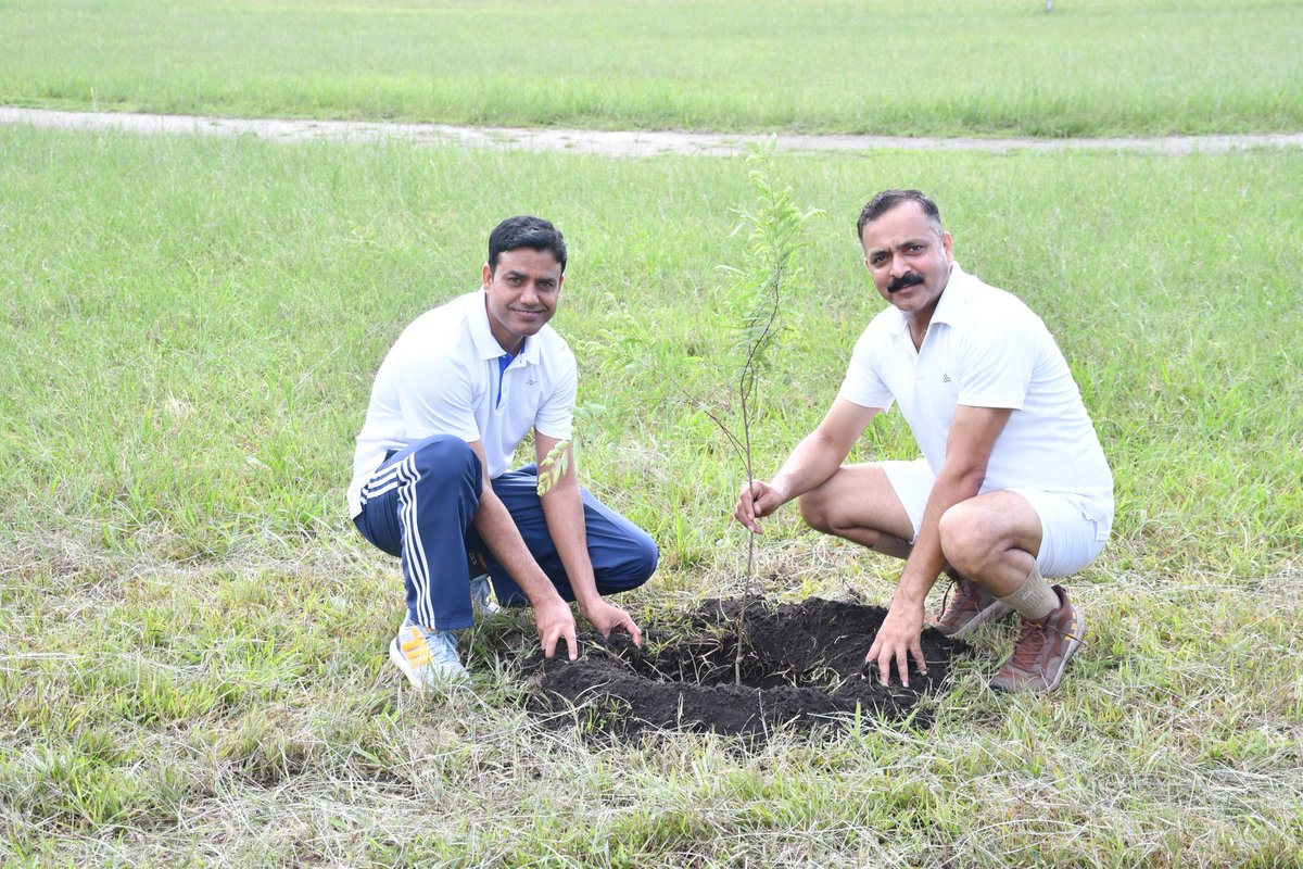 stcbsfnb's tweet image. On the occasion of #WorldEnvironmentDay, Sh Karni Singh Shekhawat, IG along with all officers and trainees, planted saplings at STC BSF North Bengal campus. The initiative reflects BSF’s commitment to environmental awareness and fostering eco-conscious values among trainees.