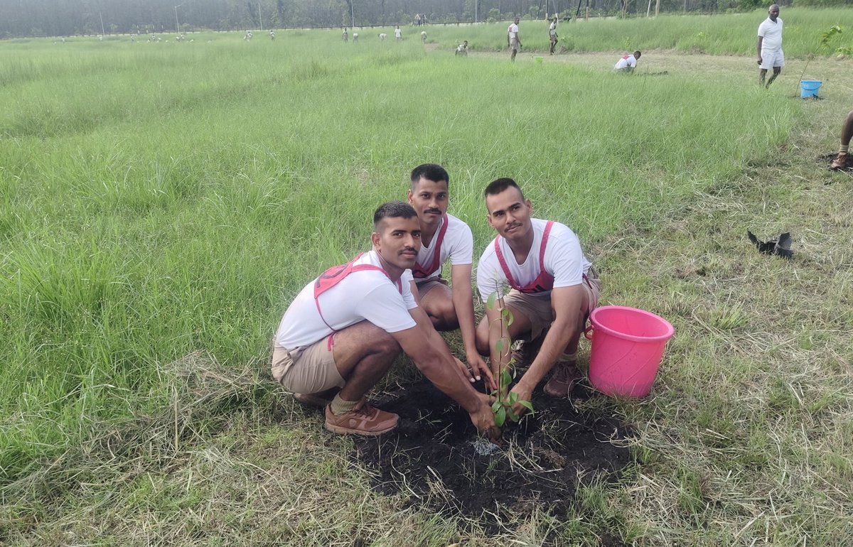 stcbsfnb's tweet image. On the occasion of #WorldEnvironmentDay, Sh Karni Singh Shekhawat, IG along with all officers and trainees, planted saplings at STC BSF North Bengal campus. The initiative reflects BSF’s commitment to environmental awareness and fostering eco-conscious values among trainees.
