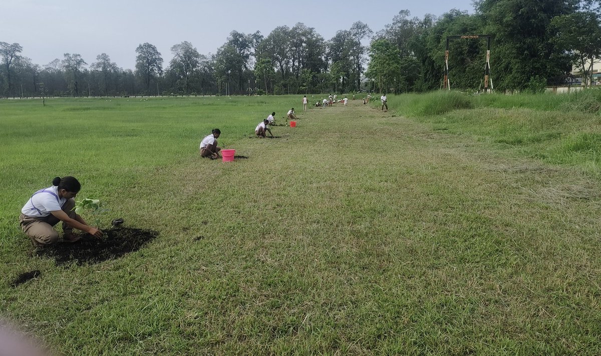 stcbsfnb's tweet image. On the occasion of #WorldEnvironmentDay, Sh Karni Singh Shekhawat, IG along with all officers and trainees, planted saplings at STC BSF North Bengal campus. The initiative reflects BSF’s commitment to environmental awareness and fostering eco-conscious values among trainees.