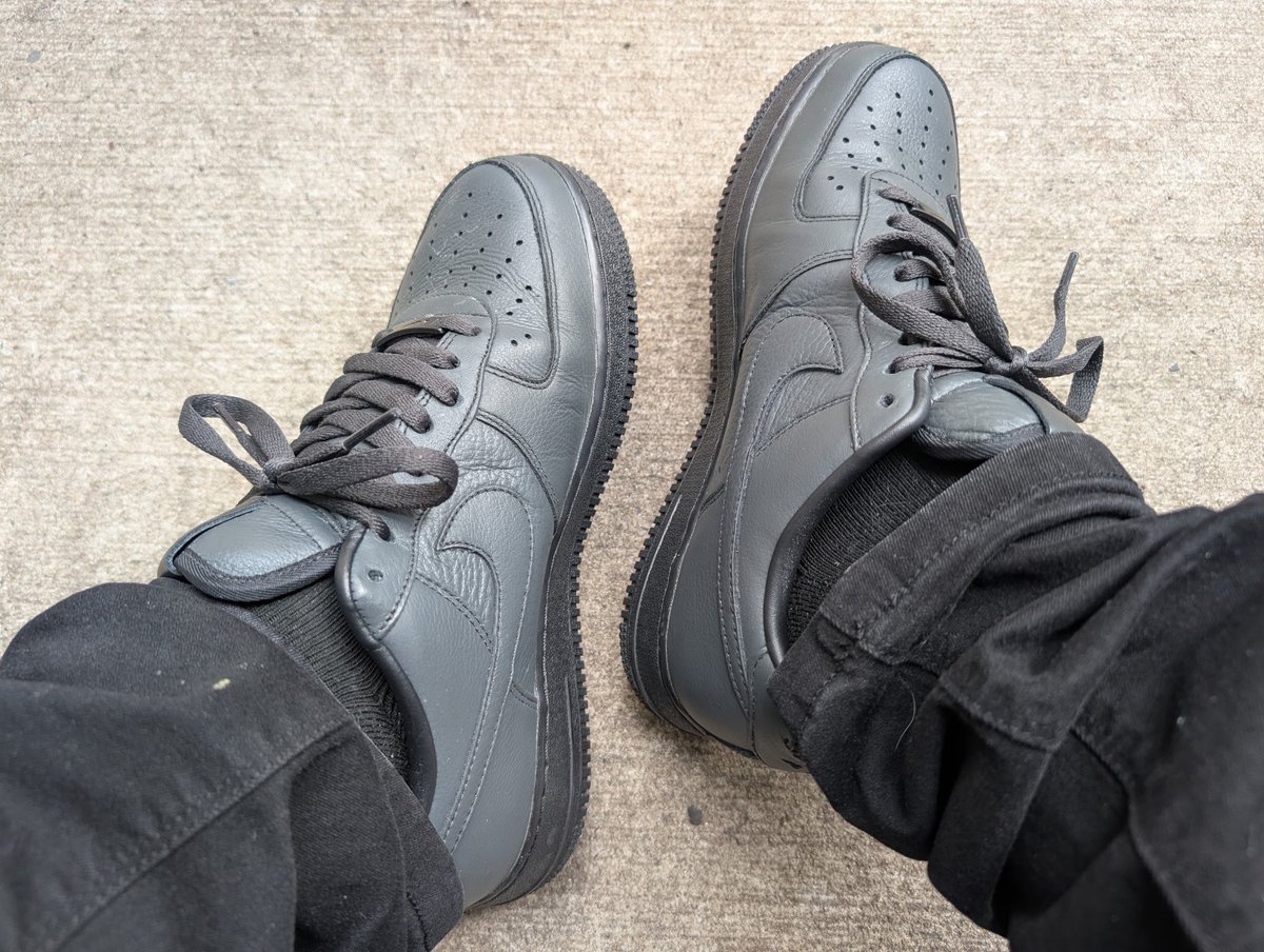 Sn3ak3r_Fr3ak3r's tweet photo. Day 4 &amp; 5 .. truthfully not seeing much of a difference lol and I wore these for work two days straight #ScratchAway @Tr3sMilagros @rjolli007 @dotSWOOSH https://t.co/G5o8ulL9o6