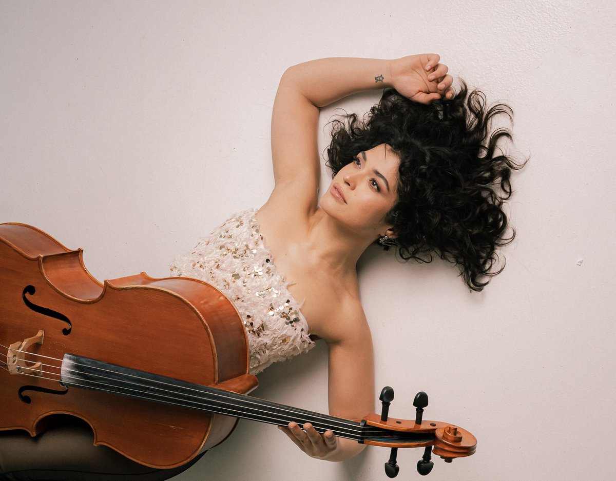 cadoganhall's tweet image. Booking now open for 2 new @LondonJazzFest gigs this Nov!
👉 @Ana_CarlaMaza - the new voice of Cuba, with her unique blend of cello virtuosity, soulful vocals & magnetic stage presence (20 Nov)
👉 #BillFrisell Trio
ft. Thomas Morgan and Rudy Royston (21 Nov)
Full…
