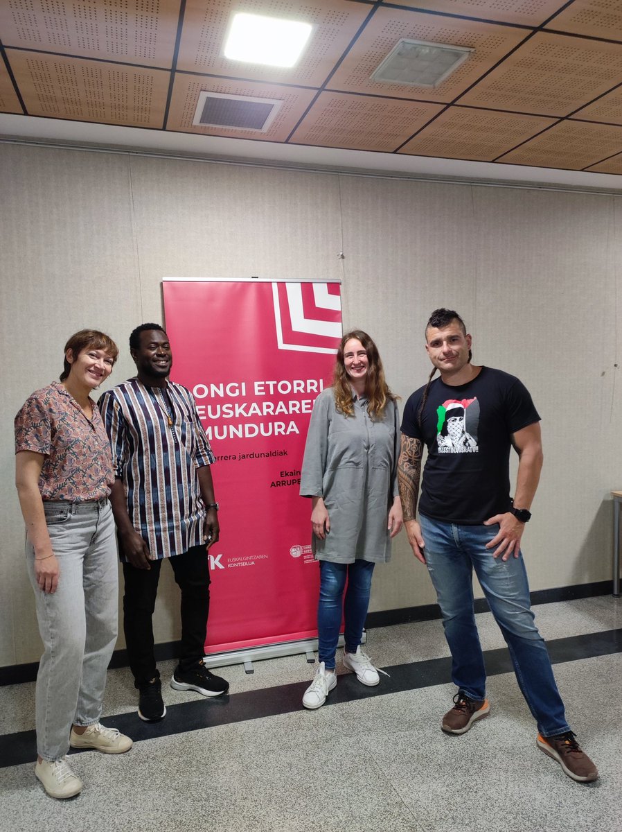 Euskaltegia (@gabrielaresti) on Twitter photo "Askotariko bideak, hautu bat. Zer eman digu euskarak?" solasaldian parte hartu du Eli Carrascosak. Gabriel Arestin ikasle ibili zen eta gaur egun irakaslea dugu Eli
Euskara ikasteko hautua egin dutenen lekukotzak <a href="/kontseilua/">Euskalgintzaren Kontseilua</a> #OngiEtorriEuskararenMundura jardunaldian "Askotariko bideak, hautu bat. Zer eman digu euskarak?" solasaldian parte hartu du Eli Carrascosak. Gabriel Arestin ikasle ibili zen eta gaur egun irakaslea dugu Eli
Euskara ikasteko hautua egin dutenen lekukotzak <a href="/kontseilua/">Euskalgintzaren Kontseilua</a> #OngiEtorriEuskararenMundura jardunaldian
