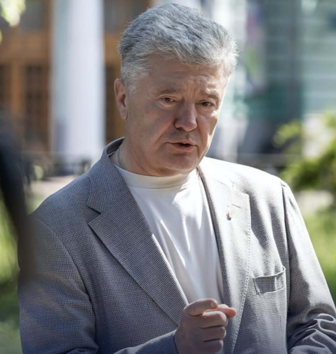 в мене для тебе сюрприз 

смикни за палець