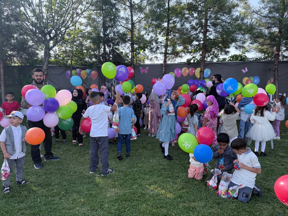🎈 Diyarbakır

Tevhid Dergisi Diyarbakır temsilciliği bayram namazını eda etmek amacıyla bir araya geldi. Çocukların neşeli sesleri eşliğinde kardeşliğimizi pekiştirdiğimiz güzel bir bayram sabahı oldu. 

#KurbanBayramı