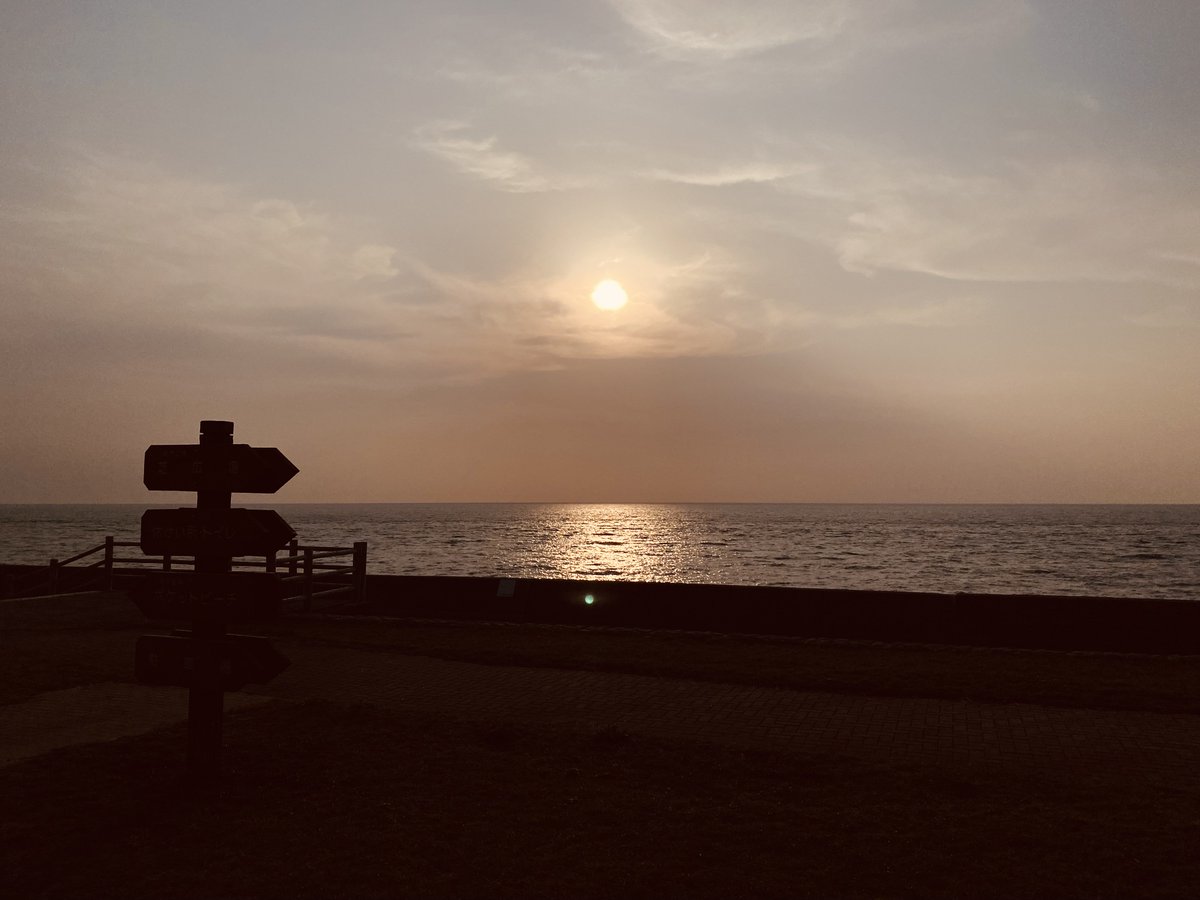 TFxGXdMp713yOn0's tweet image. モノクロの世界から
あるかどうかもわからない
光を手繰ってここまで来た

ようやく世界の彩りを
感じられるようになったんだ

#カコソラ
#カコウミ

そろそろさよならかな.𓈒𓂂𓂃
ありがとう