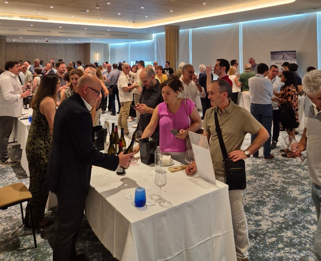 ORIGEN (@origenonline) on Twitter photo ACTUALIDAD 🆕Madrid acoge el 8º Salón de Vinos de la DO Utiel-Requena. 🍷
Más información ⬇️
origenonline.es/actualidad/mad…
#somosORIGEN #DenominaciónDeOrigen #Catas
<a href="/DOUtielRequena/">Utiel Requena Wines</a> ACTUALIDAD 🆕Madrid acoge el 8º Salón de Vinos de la DO Utiel-Requena. 🍷
Más información ⬇️
origenonline.es/actualidad/mad…
#somosORIGEN #DenominaciónDeOrigen #Catas
<a href="/DOUtielRequena/">Utiel Requena Wines</a>