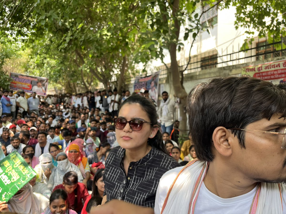 VoiceSuren_X's tweet photo. प्राथमिक शिक्षक भर्ती के लिए आज 10वें  दिन धरना प्रदर्शन जारी है साथियों, आज के धरने में Himanshi  मैम भी उपस्थित है 🙏💐
लड़ेंगे और जीतेंगे ‼️
@himanshiiisingh https://t.co/hWMdyvGZUO