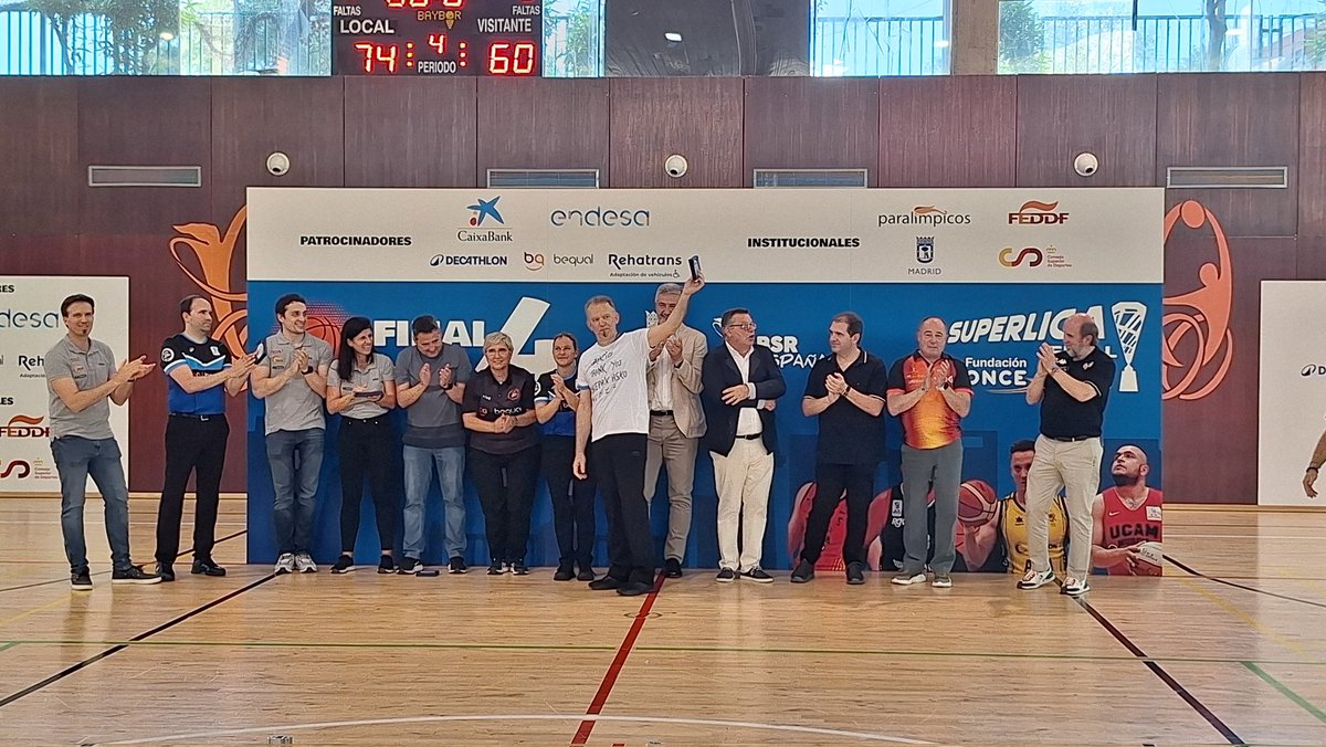 🏀🏀🏀
Nuestros árbitros, pieza fundamental para el desarrollo del #BSR 

Desde <a href="/BsrEspana/">BSREspaña</a>, todo nuestro reconocimiento y cariño a Juan Manuel Uruñuela por sus más de cuatro décadas dedicadas al arbitraje
#baloncesto #wheelchairbasket #arbitraje #referee