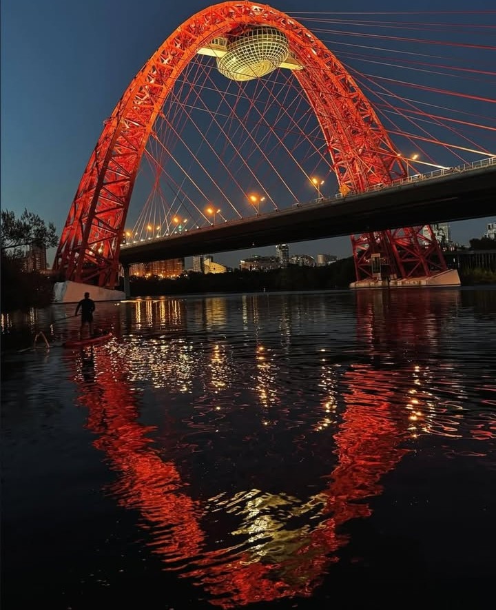 Какой же в Москве сделали красивый мост с подсветкой.
#Живописный #мост #Москва
#Moscow #Russia