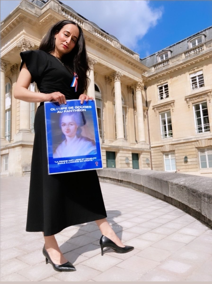 « À une grande femme, la patrie🇫🇷 reconnaissante. »

Signez la pétition pour que #OlympeDeGouges, grande pionnière des droits humains et du féminisme, entre enfin au Panthéon.
➡️urlr.me/yejYBG 
#OlympeAuPanthéon