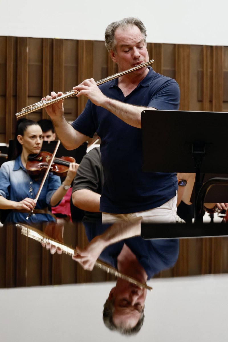 Još samo 10 sati nas deli od svečanog zatvaranja sezone sa jedinstvenim Emanuelom Pajijem 🌟

🎶 Čekamo vas u 20č u MTS dvorani: mtsdvorana.rs/projekcija?id=…