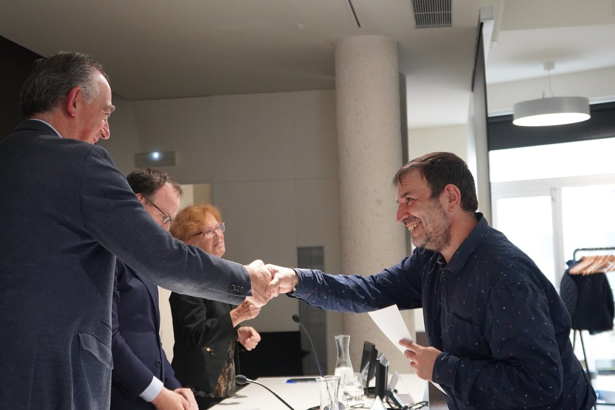 🎯 Icíar Astiasarán: "Vosotros sois el presente y el futuro de la Universidad"

La semana pasada celebramos el acto de clausura de la V edición del Programa DOCENS para el profesorado en formación. ¡Enhorabuena a los 27 docentes! 👏

Noticia completa 👉unav.edu/noticias/-/con…