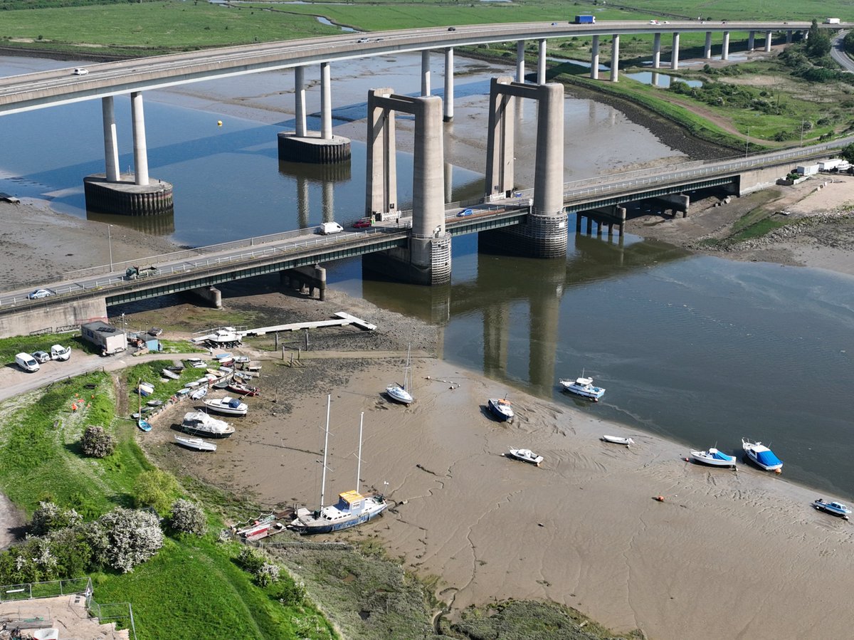 Crossing closed and rail services suspended after boat hits bridge

Read here: kentonline.co.uk/.../crossing-c…