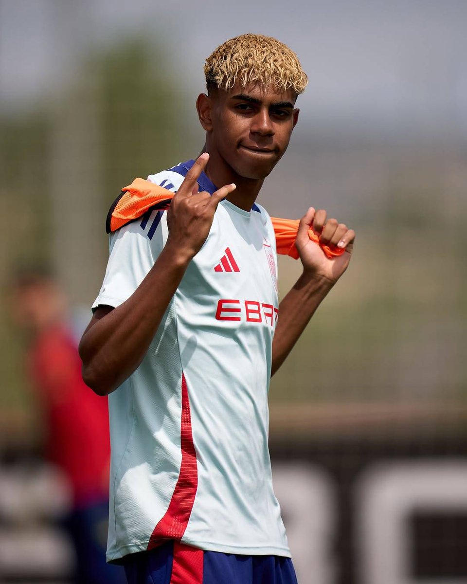 HorlharJr's tweet image. There's nothing I want more on Sunday than a Lamine Yamal goal and the calma celebration in front of Ronaldo....
God of football you can do this 🙏☺️