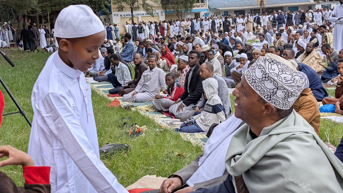 I joined thousands of Muslims from Kamukunji for the Eid al-Adha morning prayers at Eastleigh High School. The air was filled with a joyful spirit as the community gathered to celebrate this sacred occasion, marking the conclusion  of the Hajj pilgrimage to Mecca.