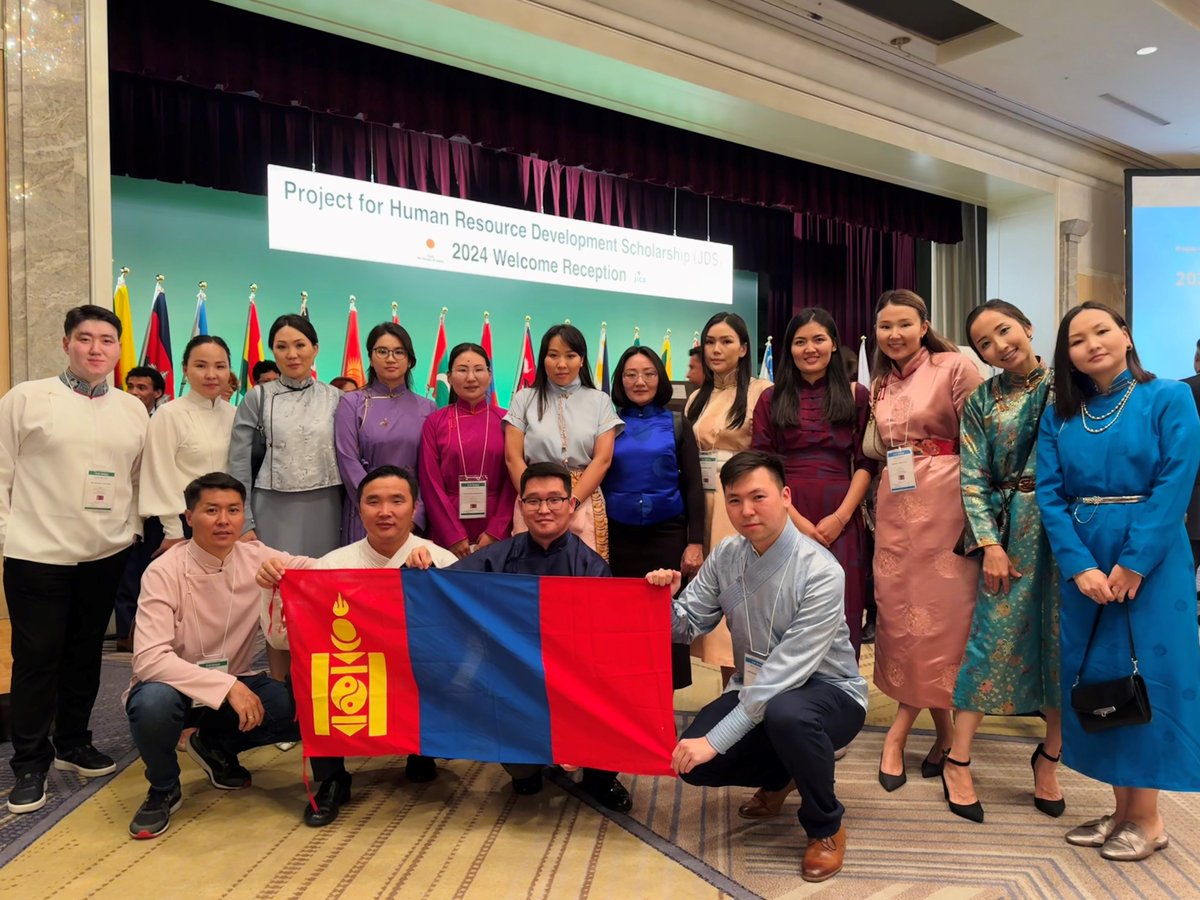 6 дугаар сарын 5-нд Элчин сайд М.Игавахара Японы Засгийн газрын буцалтгүй тусламжаар хэрэгжих 342 сая иений үнийн дүн бүхий “Хүний нөөцийг хөгжүүлэх тэтгэлэгт хөтөлбөр”-ийн солилцох ноот бичигт гарын үсэг зурлаа.
mn.emb-japan.go.jp/itpr_ja/JDSsch…