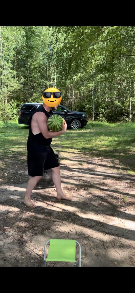 Каждый раз когда слышу Кадышеву всплывает воспоминание как мы с пацанами на второй день беспрерывного пьянства под эту песню играли в боулинг арбузов