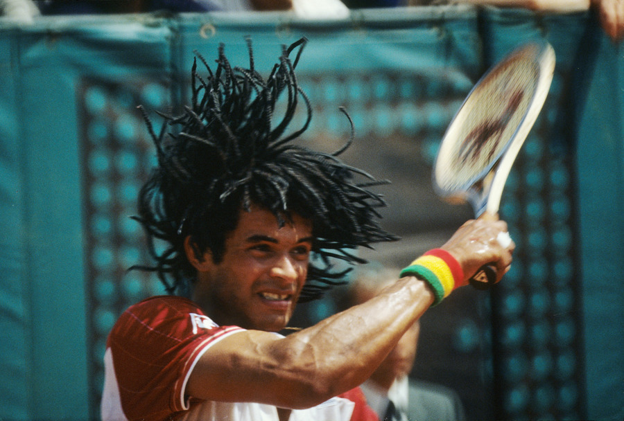 [PHOTO DU JOUR] #Photodujour
Internationaux de France de Roland-Garros. Yannick Noah (né en 1960), remporte Roland-Garros. Paris, 1983.
© Jean-Pierre Couderc / Roger-Viollet