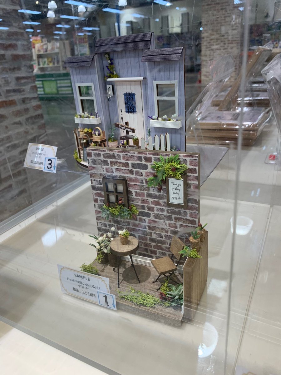 隣接の催事コーナーで展開中
👉新感覚手芸の #ビーズ アート
#ダイヤモンドフィックス
👉天然木を使った手作りキット型切り絵アート
#木はり絵
👉#ミニチュアキット

どれもどっぷり沼ってしまいそう
お会計は啓文社にて🏃‍♂️

#クラフトハートトーカイ ＃福山市イベント
#書店 #啓文社