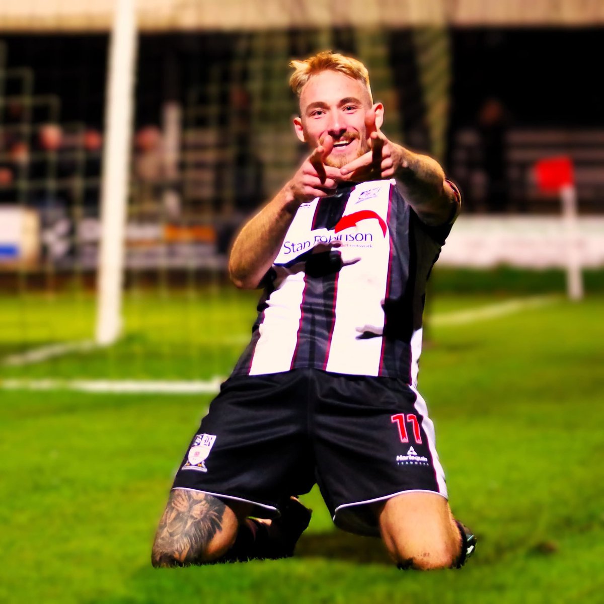 #SRFC #Nonleague 

Expecting Stafford Rangers to announce their first signings of the summer. 

Boss Kitching revealed last week that “verbal agreements” were in place with several players. 

Could we see the return of a familiar, and popular, face?… 

📸 via Wendy Hill