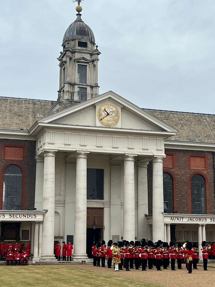PBArchitecture's tweet image. Director Laura Morgante represented Peregrine Bryant Architects at the Royal Hospital Chelsea’s Founder&apos;s Day parade. We&apos;re proud to support this iconic site through our restoration of the historic Soane Stable Block.