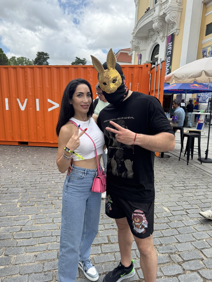 Yaraspucia_'s tweet image. Love this! 🐰🫶