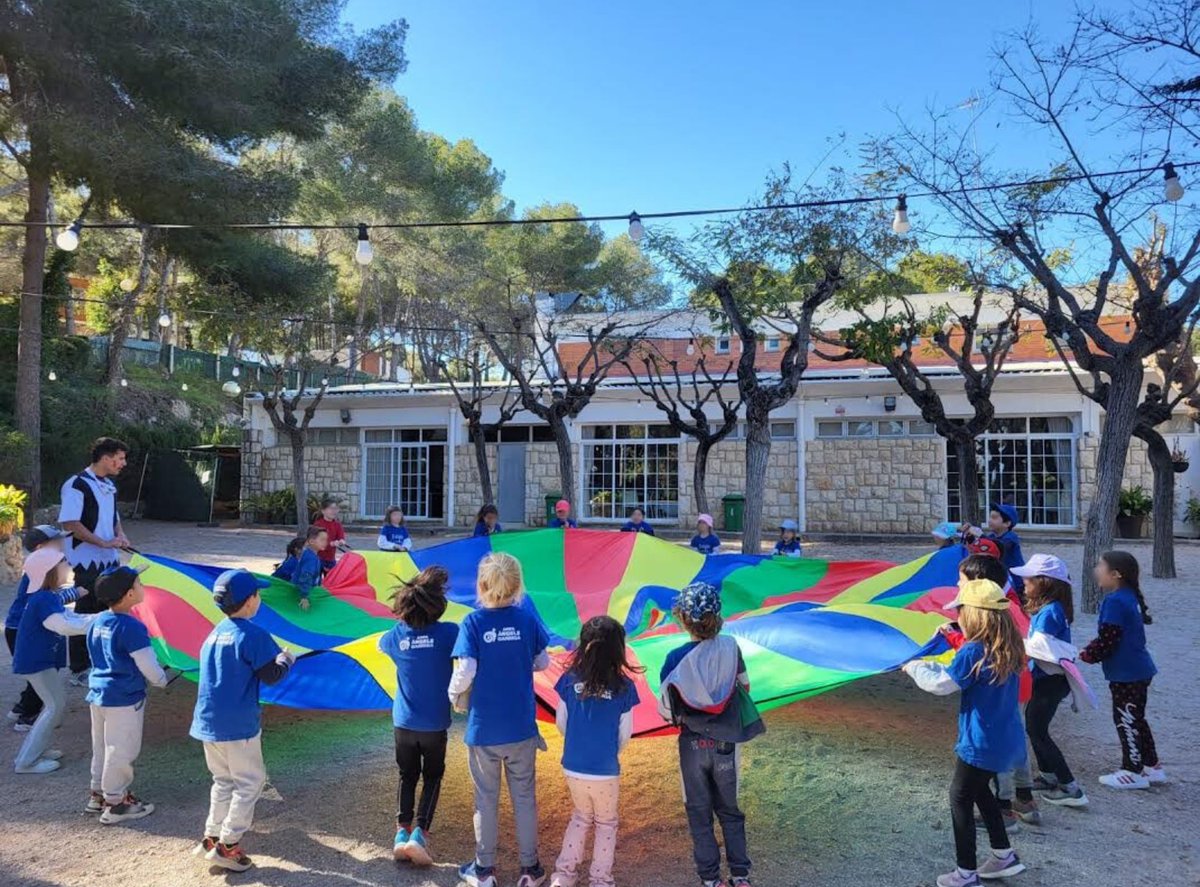 Últimes setmanes de #colòniesescolars !🏕️  Tantes aventures, emocions, rialles i aprenentatge... no volem que s'acabin!!!🥲