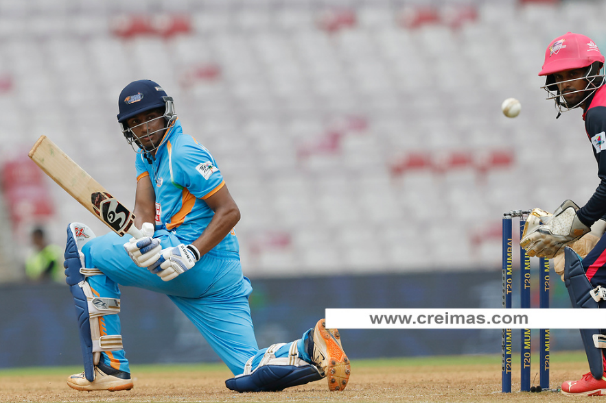 Dcreimas's tweet photo. NaMo Bandra Blasters won by 1 run in an exciting thriller.
#T20Mumbai #AalaReAglaStar
For latest pictures click to: https://t.co/TvDkc0V4B1… https://t.co/s3JPaIhEDt