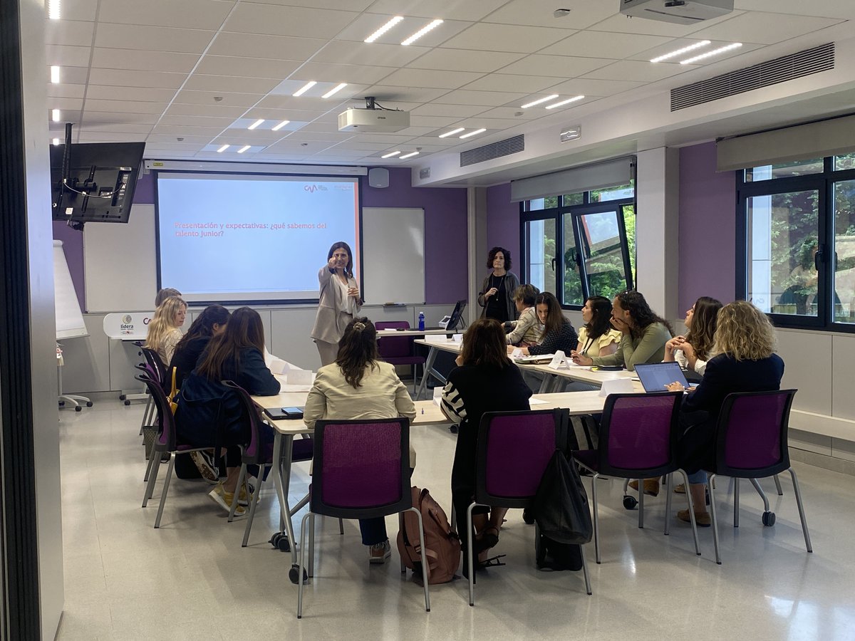 ¡Qué sesión tan inspiradora ayer, en la jornada “Seducir y fidelizar el talento joven” con Geni Capdet y Nora Reta! 🚀
Exploramos cómo la Gen Z está transformando el trabajo y cómo atraer y retener este talento que busca propósito y flexibilidad.
<a href="/empleo_na/">Empleo - Lansare</a>