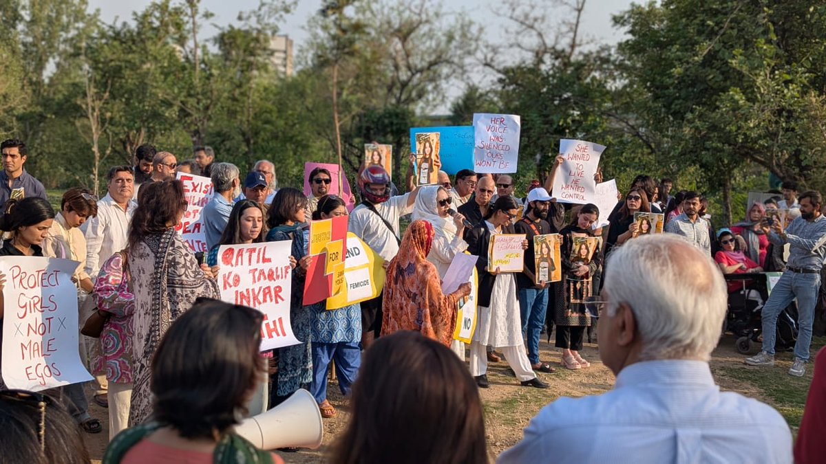 ProgStudentsFed's tweet image. Members of Progressive Students&apos; Federation particapated in the protest by Aurat March Islamabad demanding justice for Sana Yousaf, calling for an end to femicide.