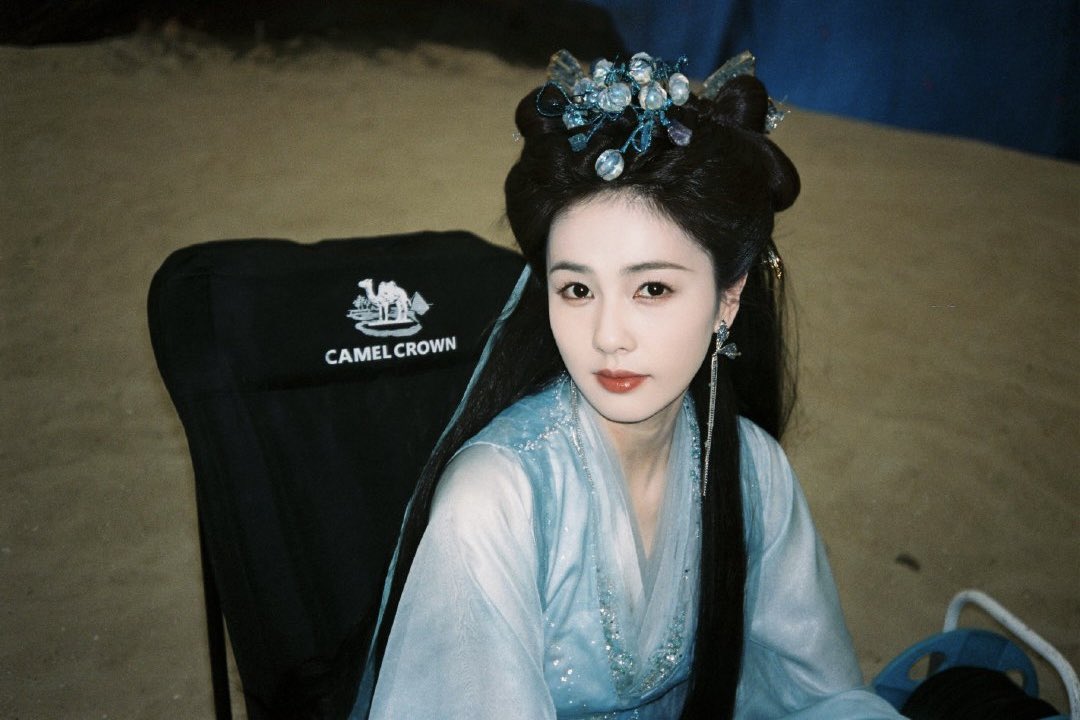 shirubyjane's tweet image. it screams black cat demeanour, must have been one in her last life