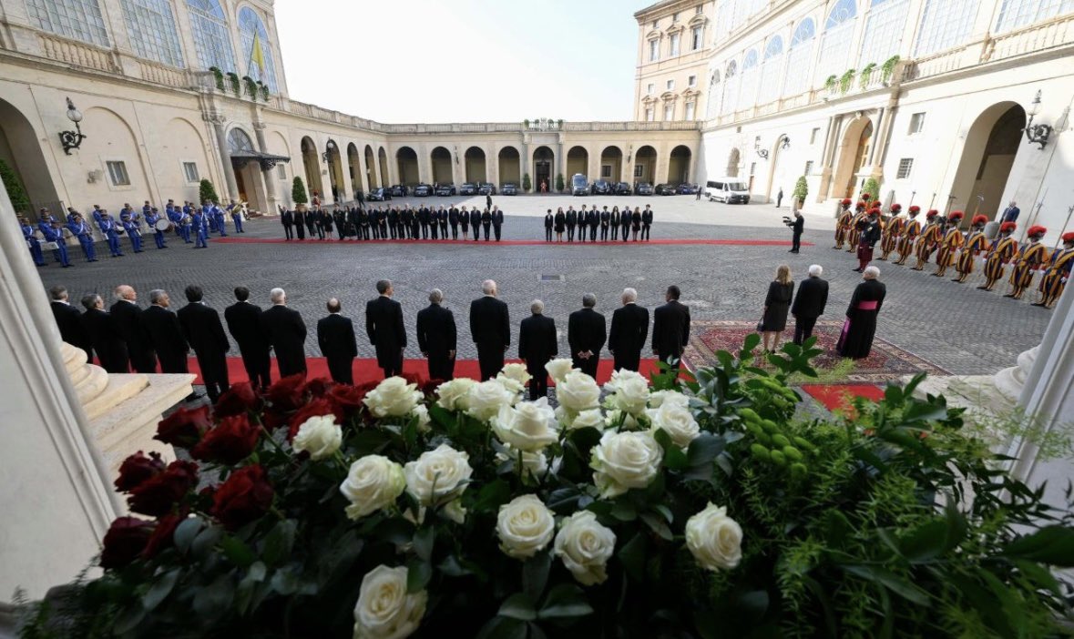 VaticanReportIt's tweet image. Sergio Mattarella on an official visit to Pope Leo XIV. #LeoXIV #Mattarella