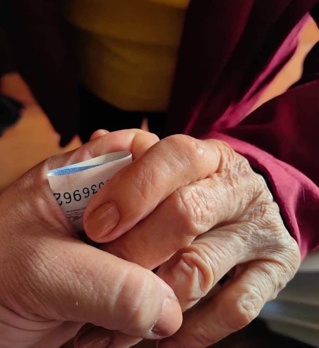 “Al bu harçlığı, kimseye söyleme”