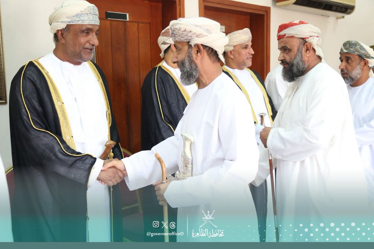 سعادة نجيب بن علي بن الرواس محافظ الظاهرة يؤدي صلاة #عيد_الأضحى_المبارك بمصلى العيد بولاية #ينقل وبمعيته سعادة الشيخ والي الولاية وعدد من المسؤولين الحكوميين وشيوخ وأعيان الولاية وجمع من المواطنين والمقيمين بـ #محافظة_الظاهرة .

كل عام والجميع بخير 

#العيد_في_الظاهرة2