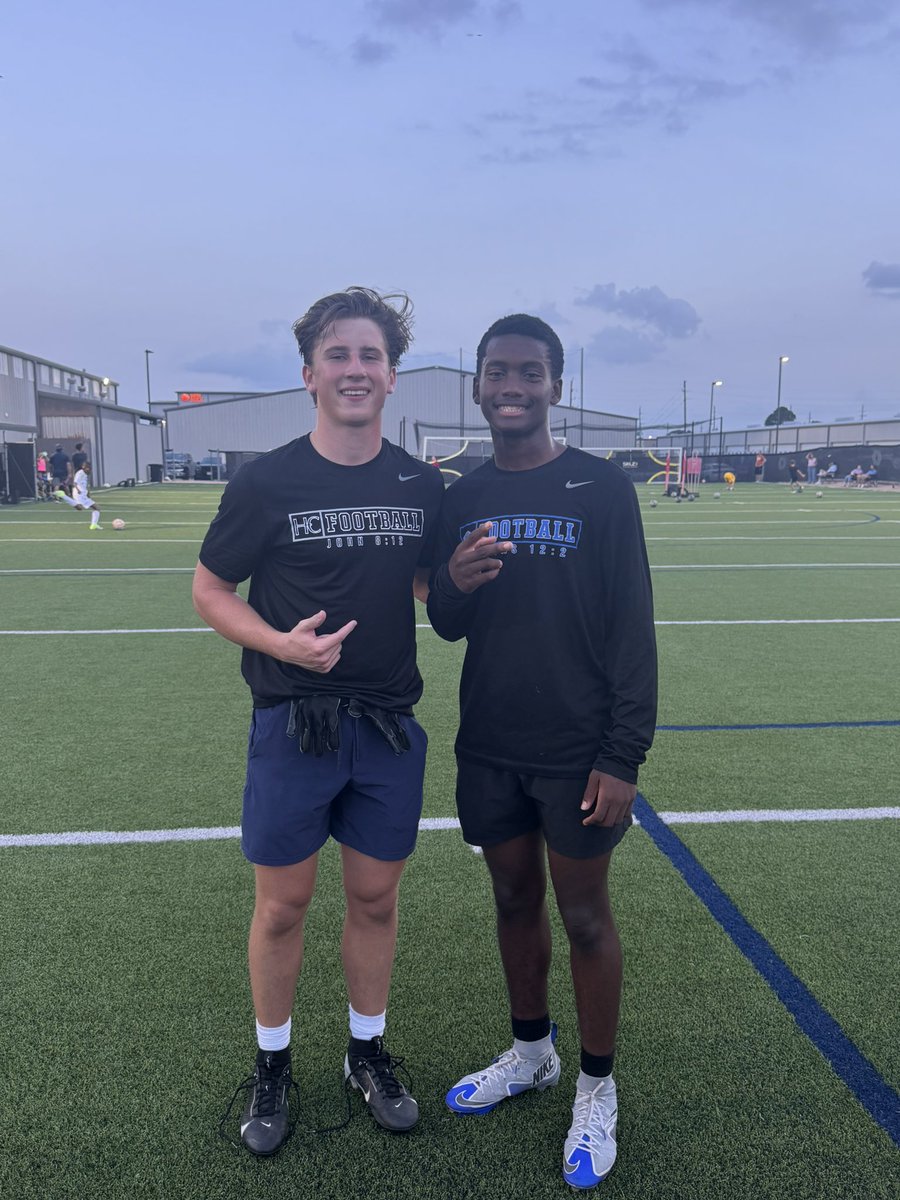 etopabasiinyang's tweet image. This the type of grind that turns teammates into brothers. When nobody’s watching, we still working… it’s PERSONAL 🏈 @JacksonBar10 
#SilentWork #Teamwork #Football